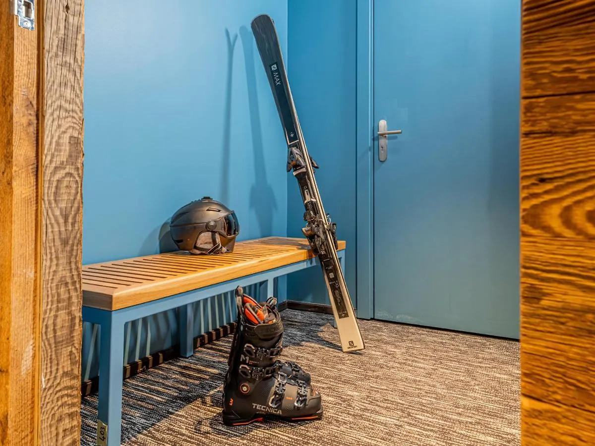 Appartement De Luxe Avec Acces Ski Aux Pieds, Spa, Terrasses Ensoleillees Et Services Hoteliers Inclus - Fr-1-613-61 Les Allues 0*,  France